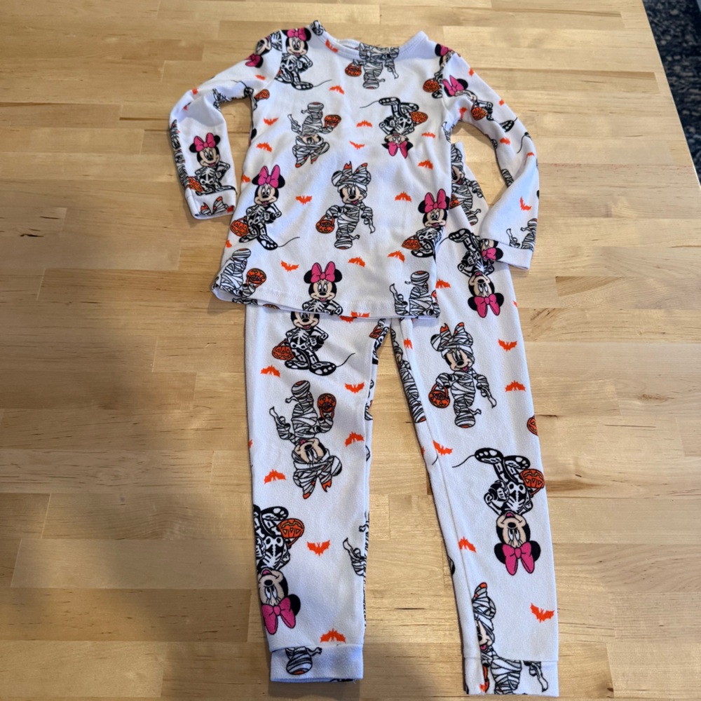 🔆 Bundle items 6 for $30 Disney Minnie Mouse Halloween Pajama Set